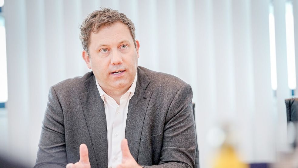 Für SPD-Chef Lars Klingbeil kommt es jetzt auf eine zügige Umsetzung von Entlastungen an. Foto: Kay Nietfeld/dpa