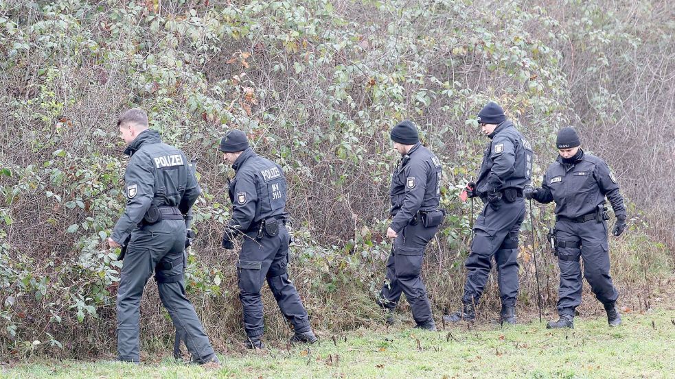 Wiederholt nahm die Polizei den Fundort von Fabians Leiche und das Umfeld unter die Lupe. (Archivbild) Foto: Bernd Wüstneck