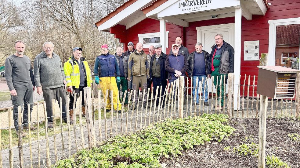 Der Imkerverein Rhauderfehn eröffnet am 18. April in Ostrhauderfehn seinen neuen Bienenlehrpfad. Informationstafeln entlang der Strecke geben Einblicke in das Leben der Honigbienen, ihre Bedeutung für Natur und Umwelt sowie in die Arbeit der Imkerei. Foto: Imkerverein