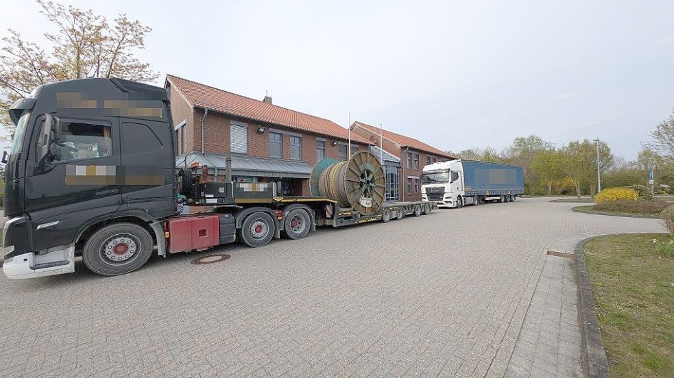 Dieser Sattelzug hatte eine Überladung von 7400 Kilogramm. Foto: Polizei