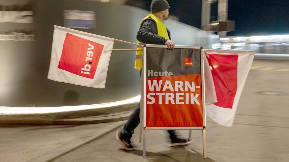 Geht alles gut, haben die Fahrgäste im bayerischen Nahverkehr jetzt erst mal Ruhe vor weiteren Warnstreiks. (Archivbild) Foto: Peter Kneffel/dpa