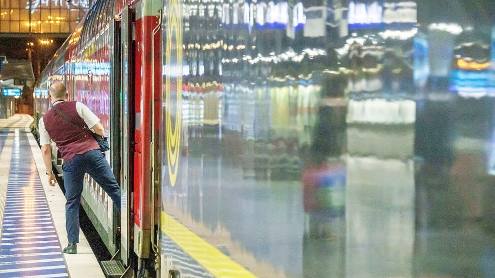 Für alle, die anpacken und in Erinnerung bleiben: Bahnmitarbeiter bekommen Auszeichnung. (Symbolbild) Foto: Andreas Arnold