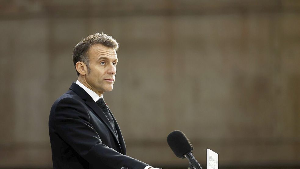 Macron will einen Offline-Tag im Monat einführen. (Archivbild) Foto: Yoan Valat/Pool EPA/AP/dpa