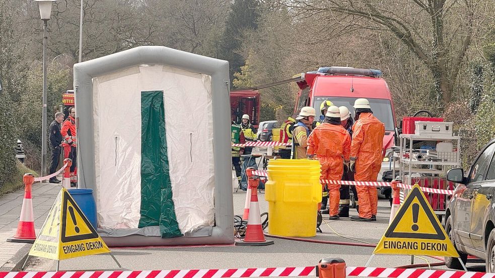 Unter Schutzmaßnahmen wurde der Behälter gesichert. Foto: Feuerwehr/Archiv