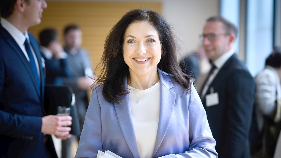 Wirtschaftsministerin Reiche ist erkennbar froh über die Genehmigung aus Brüssel. Foto: Bernd von Jutrczenka/dpa