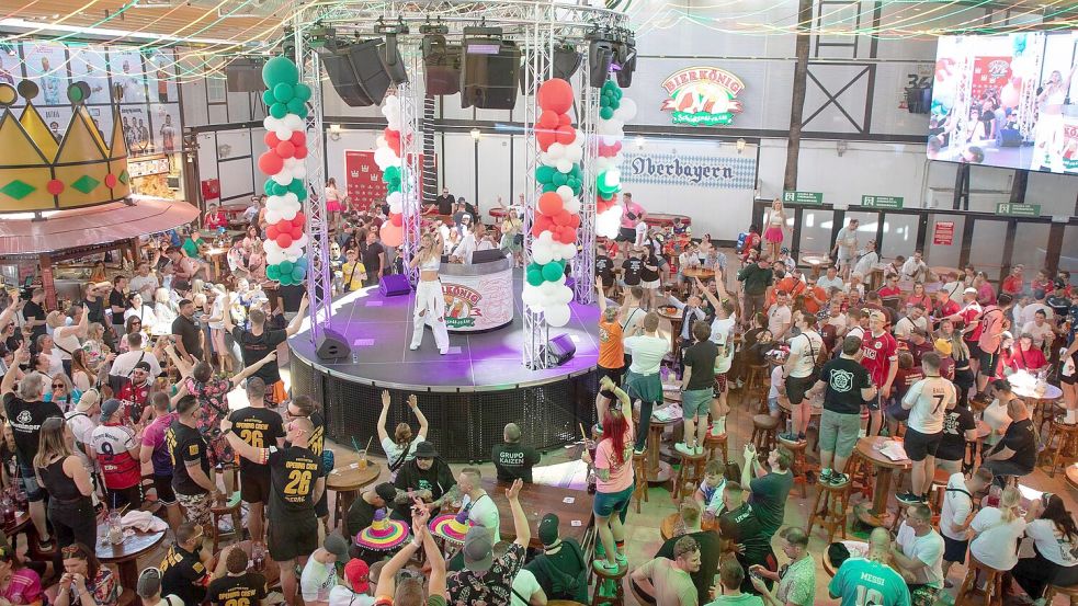 Zur Saisoneröffnung war der Bierkönig am Ballermann schon wieder gut besucht. Foto: Clara Margais