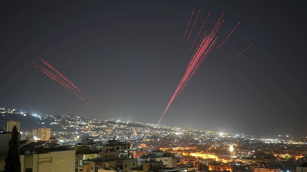 Mit Freudenschüssen in die Luft wurde in Beirut die Waffenruhe gefeiert. Foto: Hassan Ammar