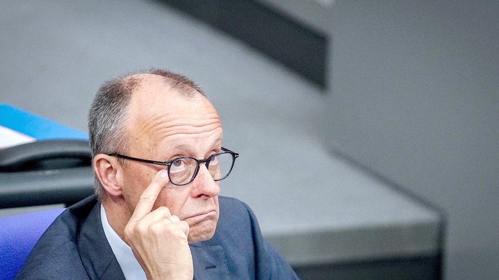 Bundeskanzler Friedrich Merz (CDU) besucht Emden – das hat viele Auswirkungen, unter anderem auf Abiturienten. Foto: Kay Nietfeld/dpa
