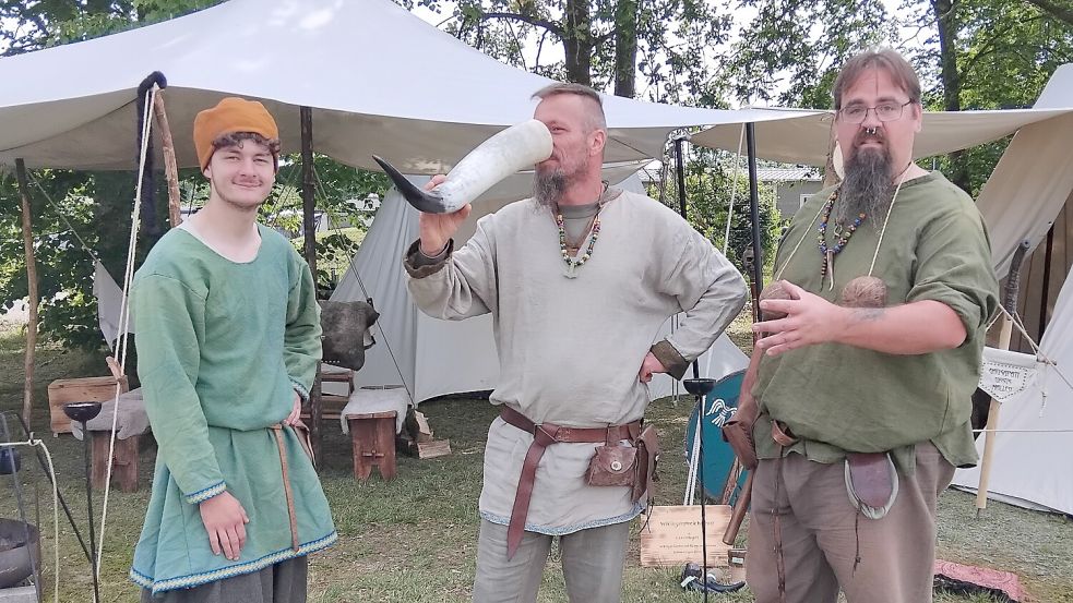 Rund um den See in Idafehn bauen Händler und Besucher ihre Zelte auf. Vier Tage lang gibt es Handwerk, Musik und Kulinarisches; am Samstag ist eine Feuershow geplant. Dieses Foto entstand im vergangenen Jahr. Foto: Archiv/Clarissa Scherzer