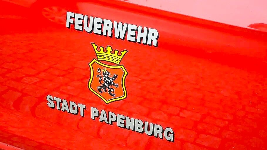 Nach einem Einsatz am Hauptkanal kritisiert die Feuerwehr Papenburg das Verhalten einiger Schaulustiger. Archivfoto: Gerd Schade