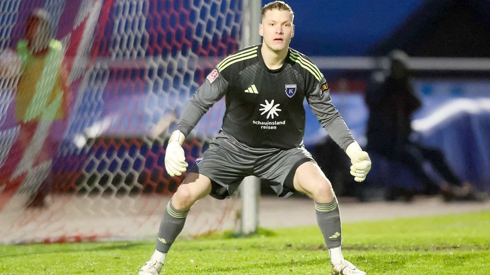 Luca Petzold zeigte gegen Werder Bremen II teilweise glänzende Reflexe und wird auch in Hamburg im Kickers-Tor stehen. Foto: Doden/Emden