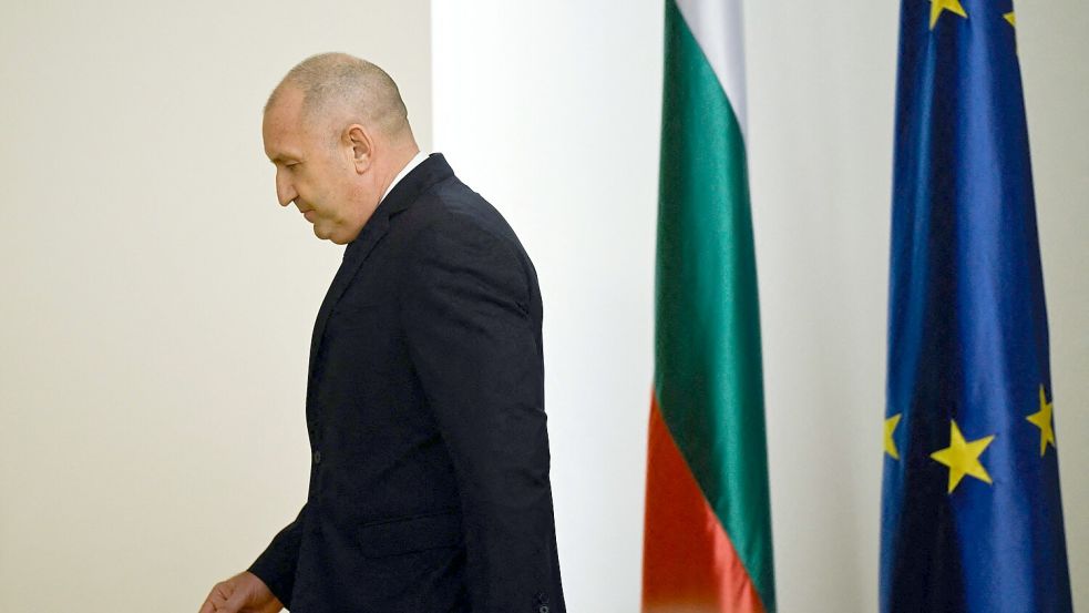 Dauerhafte Regierungskrise: Im Januar warf Bulgariens Präsident Rumen Radew hin, nachdem mehrere Anläufe zur Regierungsbildung gescheitert waren. Die Bulgaren schreiten nun zum achten Mal in fünf Jahren an die Wahlurnen. Foto: AFP/Nikolay Doychinov