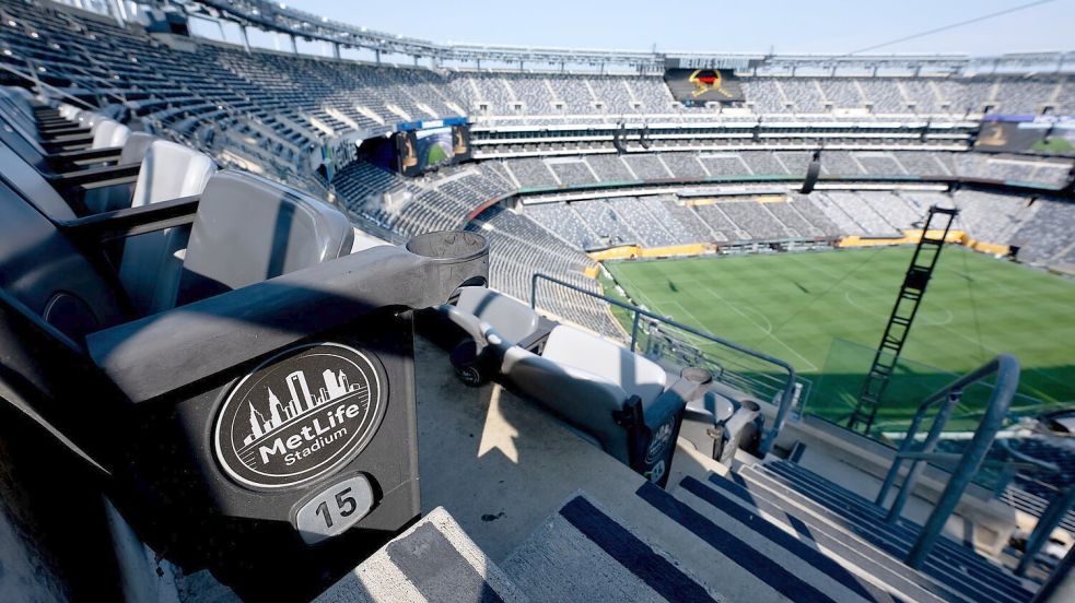 Teure Anreise: Für die Fans werden die Fahrten ins WM-Stadion in New Jersey teuer. (Archivbild) Foto: Sven Hoppe