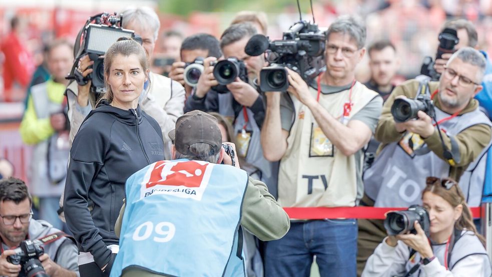 Auf Schritt und Tritt verfolgt: Marie-Louise Eta. Foto: Andreas Gora