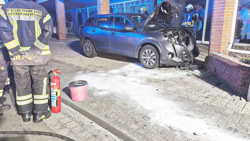 Die Feuerwehr Ostrhauderfehn war zur Absicherung und Ölbeseitigung mit zwei Fahrzeugen vor Ort. Foto: Daniel Grüneke