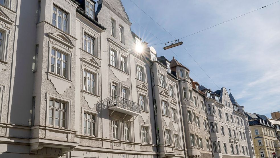 Wohnungen in München: Die Zahl regulärer Inserate am Mietmarkt sinkt. (Archivbild) Foto: Peter Kneffel/dpa