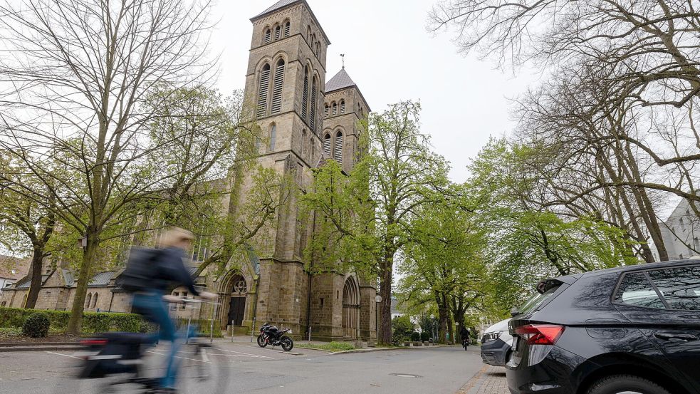 Die Stadt will das Remarqueviertel mit der Herz-Jesu-Kirche im Zentrum weiterentwickeln. Sie bewirbt sich für ein Förderprogramm des Landes. Foto: Benjamin Beutler