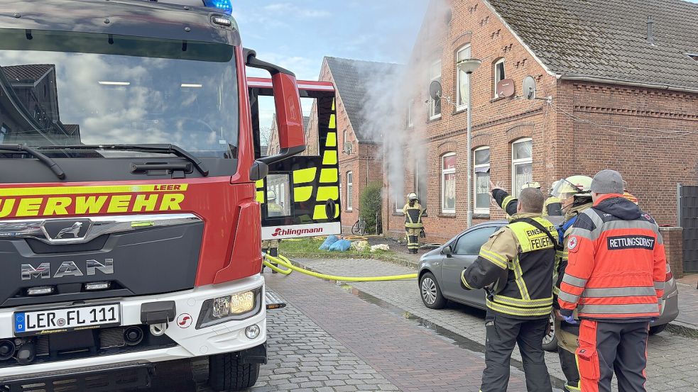 Die Feuerwehr wurde zu einem Brand in die Großstraße in Leer gerufen. Foto: Jonas Bothe