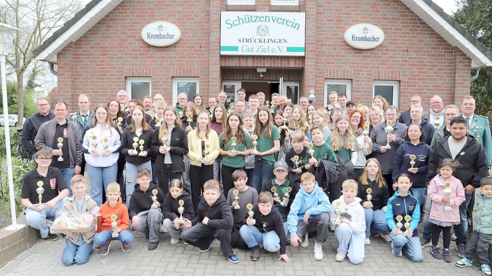 Die erfolgreichen Schützen des Pokalschießens des Schützenvereins „Gut Ziel“ Strücklingen. Foto: Hans Passmann