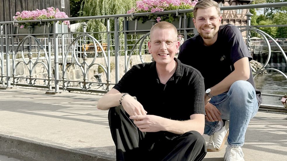 Reden über "Rote Rosen": Der gebürtige Ostfriese Timo van Hoorn (links) und Moritz Kröger aus Lübeck studieren in Lüneburg. Foto: privat