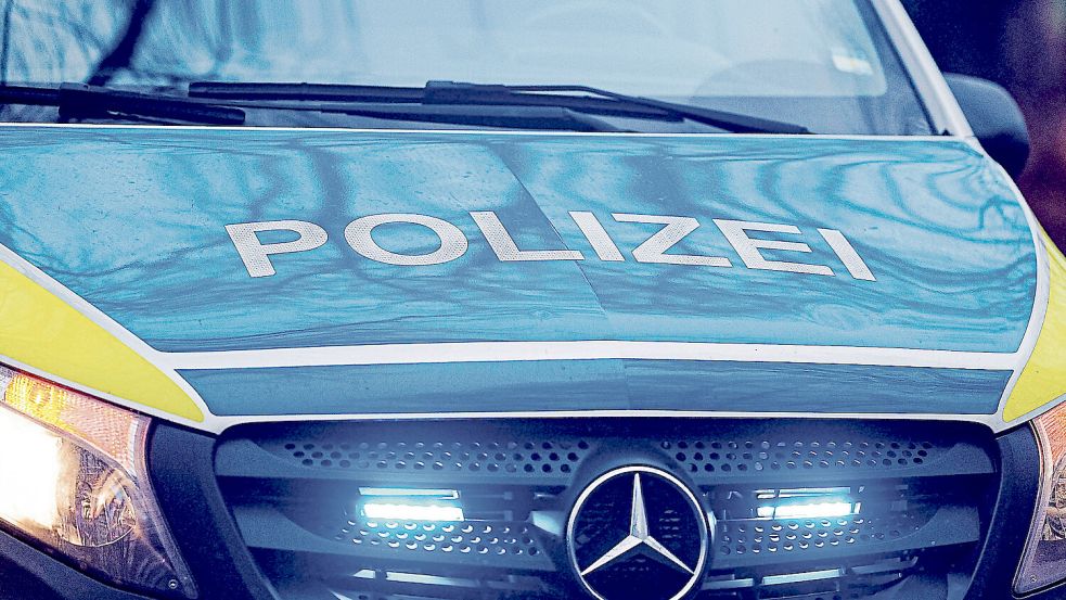 Die Integrierte Gesamtschule Brake ist am Montag evakuiert worden. Offenbar ist Reizgas versprüht worden. Foto: imago images / Eibner-Pressefoto / Marcel von Fehrn