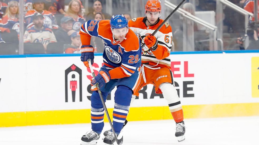 Leon Draisaitl ist zurück auf dem Eis. Foto: CODIE MCLACHLAN