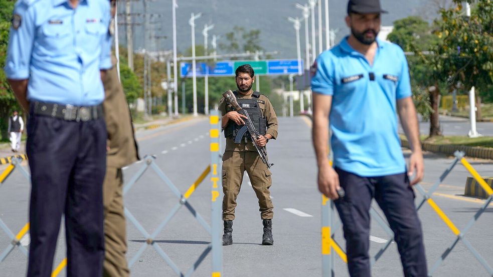 In Pakistans Hauptstadt Islamabad wurden mit Blick auf mögliche neue Verhandlungen zwischen den USA und dem Iran bereits die Sicherheitsvorkehrungen verstärkt. Foto: Anjum Naveed