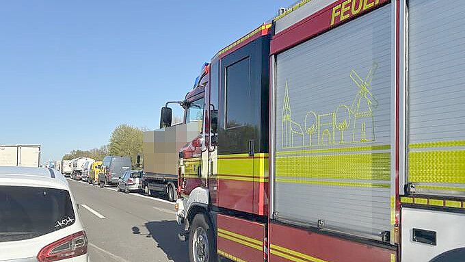 Der Verkehr auf der Autobahn staut sich. Foto: privat