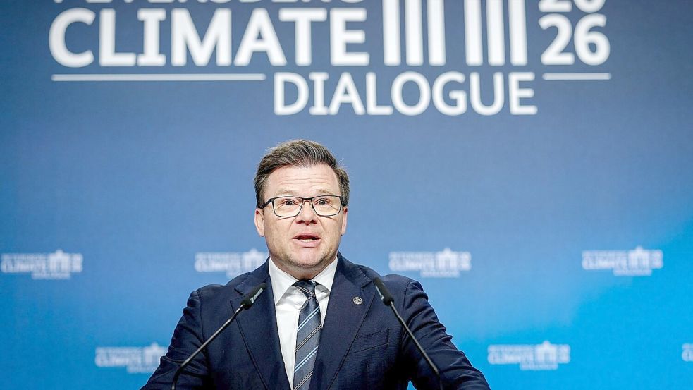 Umweltminister Carsten Schneider hat den Petersberger Klimadialog eröffnet. Foto: Kay Nietfeld/dpa