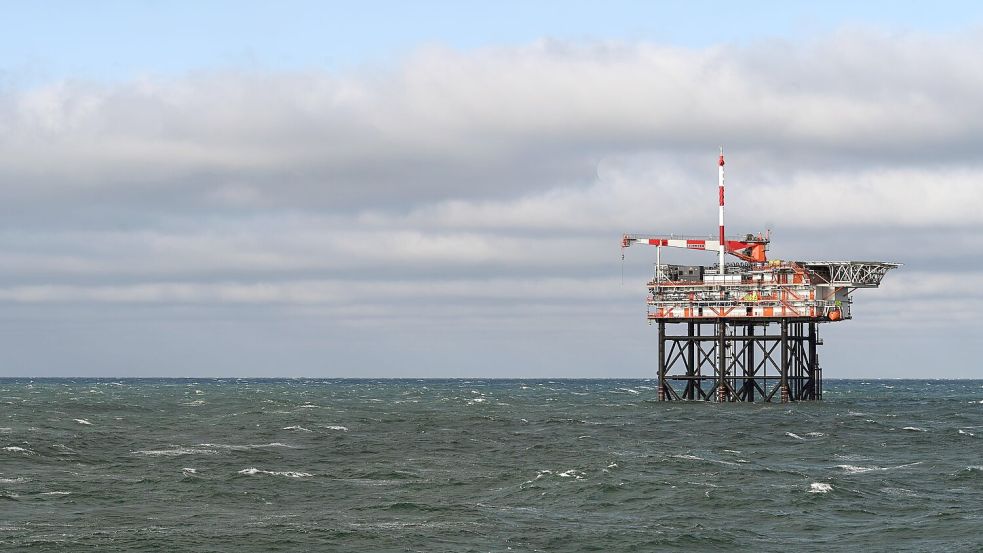 Von dieser Bohrplattform soll in der Nordsee vor Borkum nach Gas gebohrt werden. (Archivbild) Foto: Lars Penning