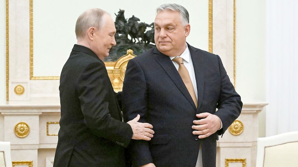 Günstiges Öl im Gegenzug für eine Blockadepolitik? Der enge Draht zwischen Orban und Putin sorgte in der EU jahrelang für Besorgnis. (Archivbild) Foto: Alexander Nemenov/Pool AFP via A