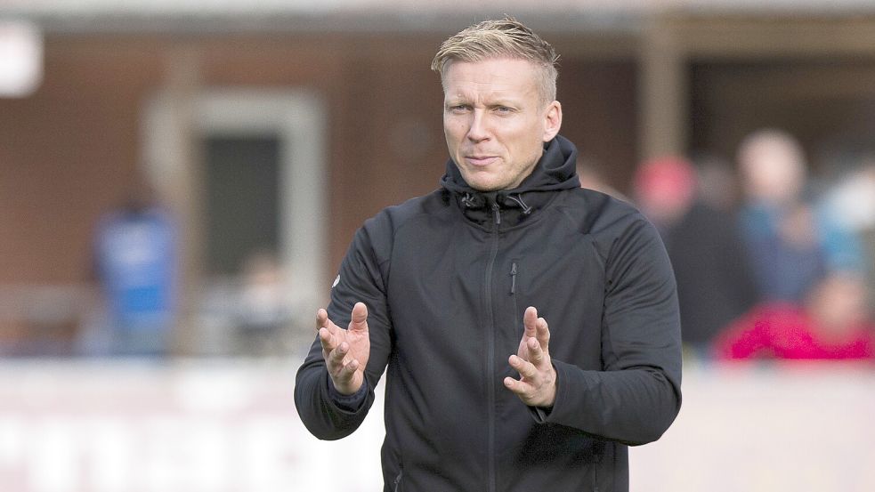 Thilko Boekhoff wird in der kommenden Saison bei Eintracht Ihlow an der Seitenlinie stehen. Er drückt dem Team im Saisonendspurt die Daumen, damit der Aufstieg gelingt. Fotos: Jens Doen, Emden