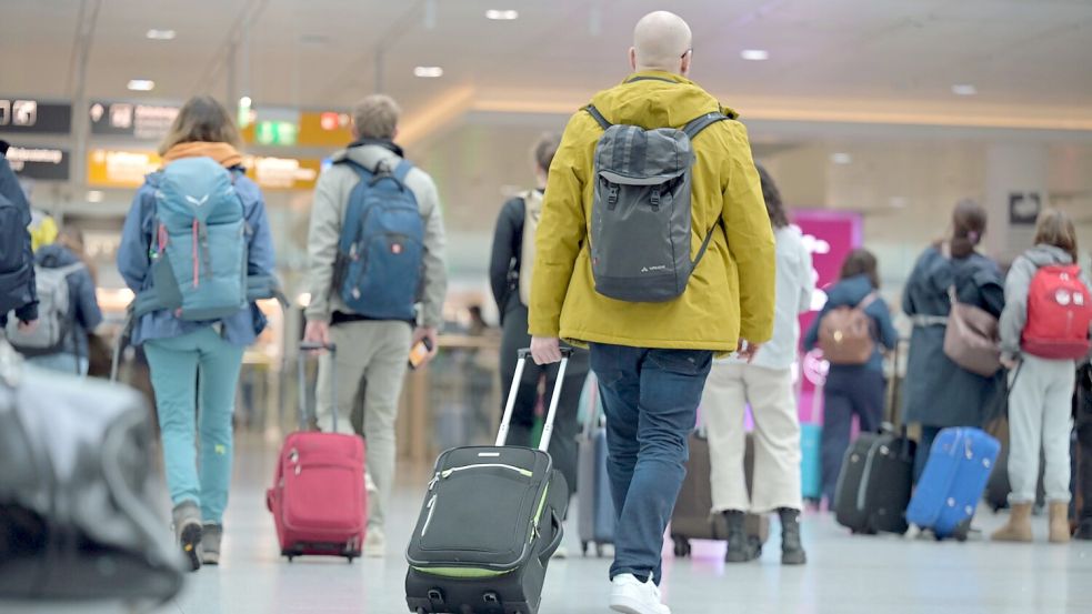 Der Rollkoffer kostet bei Lufthansa künftig extra. (Symbolbild) Foto: Malin Wunderlich