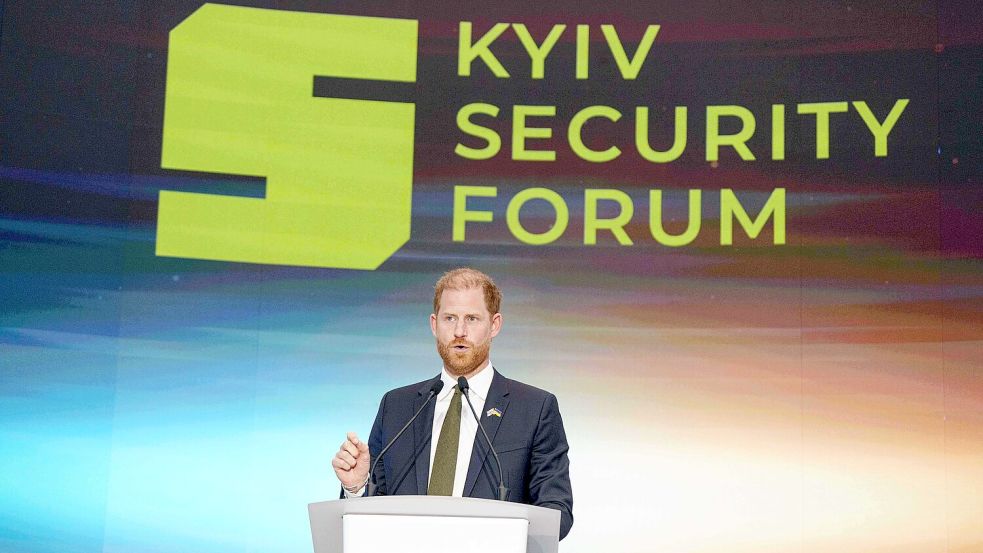 Der britische Prinz Harry reist nicht im Auftrag des Königshauses, sondern auf eigene Faust. Foto: Evgeniy Maloletka