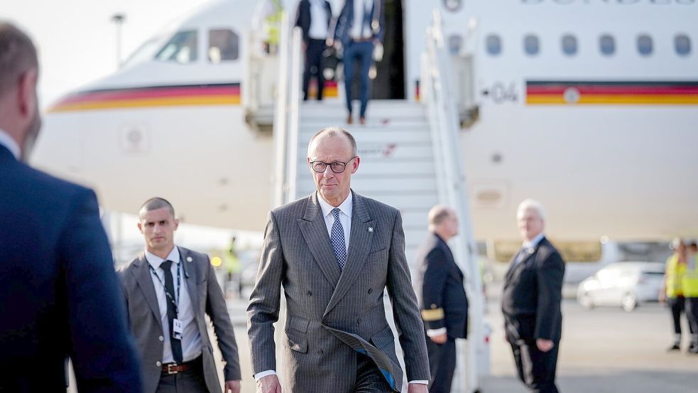 Kanzler Merz kommt am Rande des EU-Gipfels am Freitag auch zu einem bilateralen Gespräch mit Frankreichs Präsident Emmanuel Macron zusammen. Foto: Kay Nietfeld/dpa