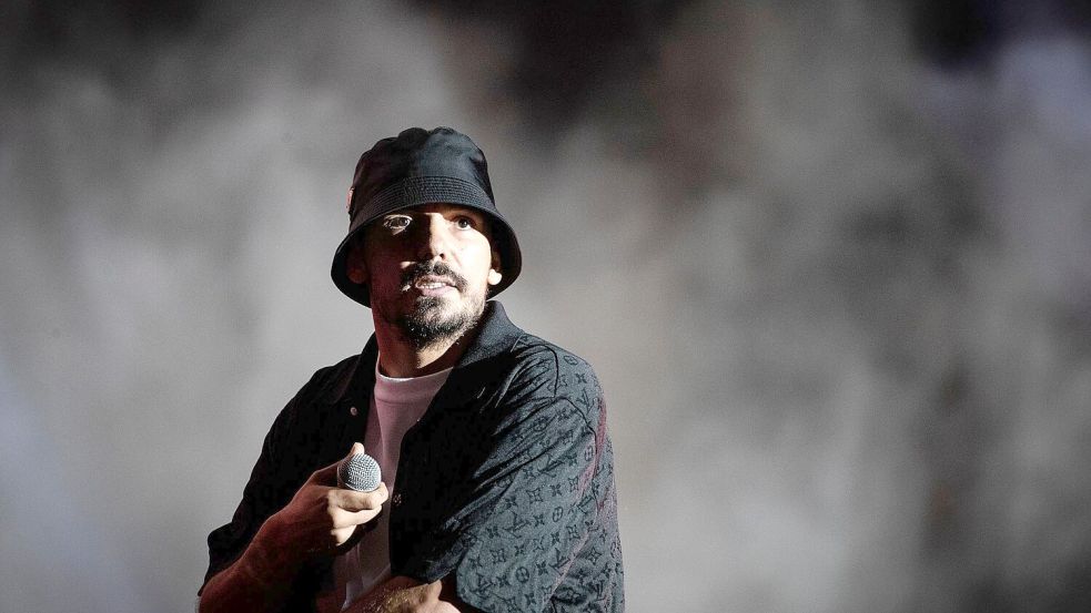 Capital Bra: Nach Drogenvorfall in Berlin zu Gast in der Saufhochburg Ballermann. Foto: Alexander Prautzsch/dpa-Zentralb