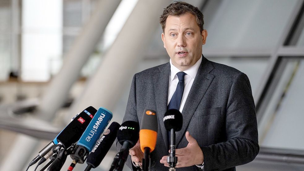 Finanzminister Klingbeil pocht auf eine Übergewinnsteuer. Foto: Fabian Sommer/dpa