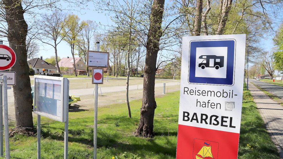 Der neue Reisemobilhafen auf der Fläche an der Deichstraße in Barßelermoor wo einst die Volksschule stand , ist fertiggestellt. Foto: Hans Passmann