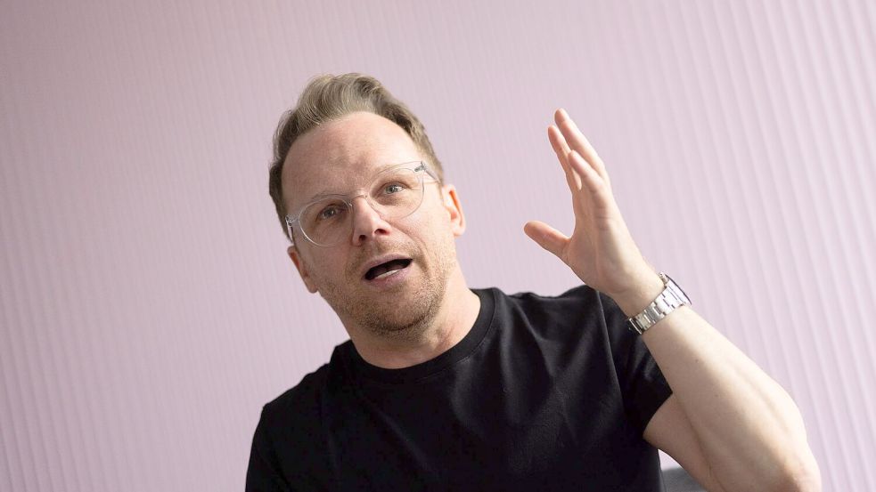 Ralf Schmitz setzt auf Tempo, Improvisation und seinen typischen schnellen Humor. Foto: Rolf Vennenbernd/dpa