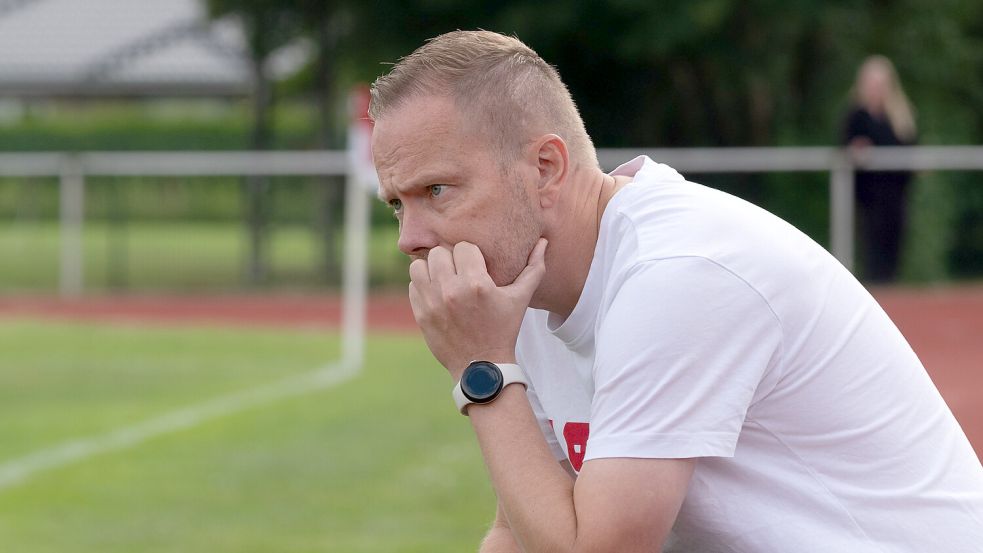 Christian van Hoorn ist derzeit nicht zufrieden. Er hofft im Heimspiel gegen den TV Bunde auf eine bessere Ihrhover Leistung. Foto: Heiner Lohmann