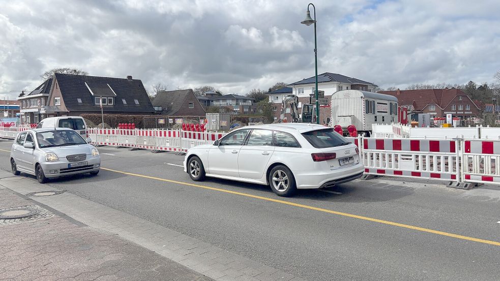 Aktuell kann man noch mit dem Auto an der Baustelle auf der Ostertorstraße entlangfahren. Foto: Lars Löschen