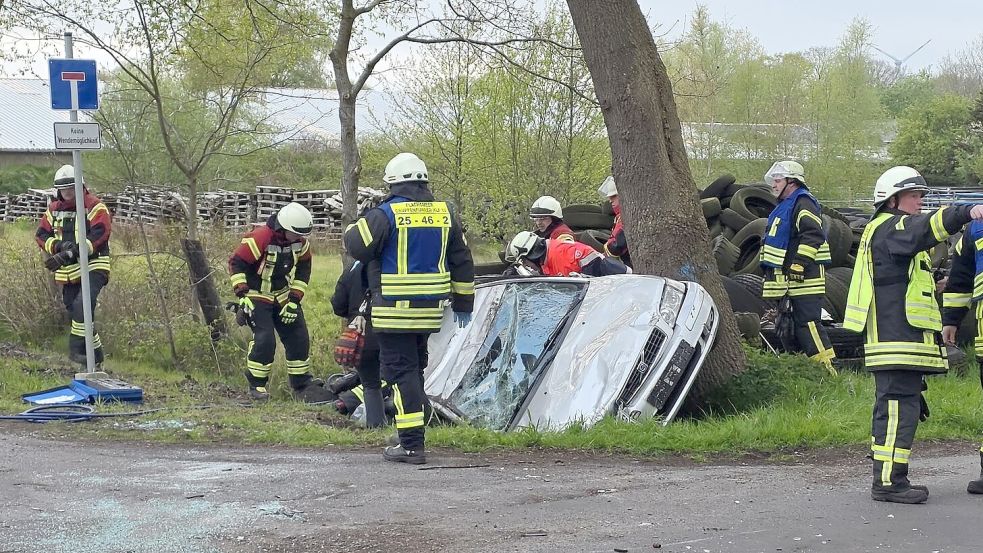 Bei der Übung waren zahlreiche Helfer im Einsatz. Foto: Freiwillige Feuerwehr Westoverledingen