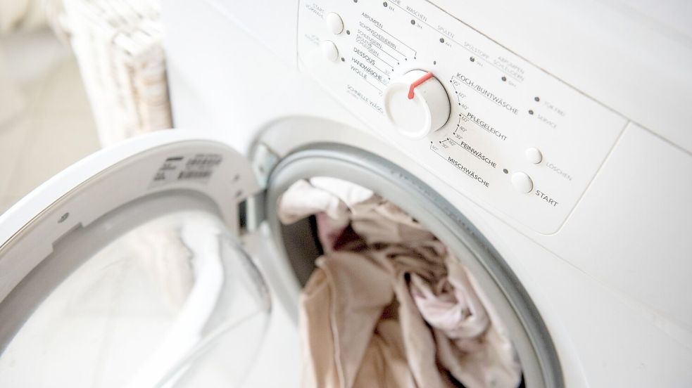 Immer wieder wird behauptet, Deutschland habe seine Vergangenheit nicht genug aufgearbeitet. Hätte man auch Waschmaschinen entnazifizieren müssen? Foto: dpa/Zacharie Scheurer