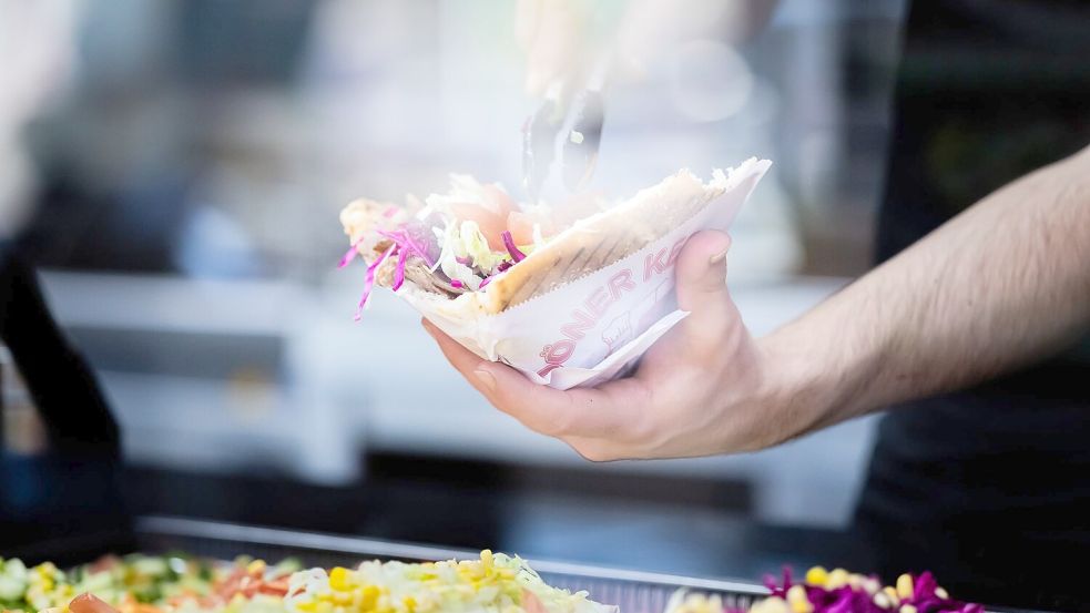 Die Klosterschwestern waren von ihrem Döner begeistert. (Symbolbild) Foto: Christoph Soeder/dpa