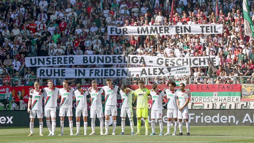Gedenken an den früheren Augsburger Keeper Alexander Manninger. Foto: Daniel Löb