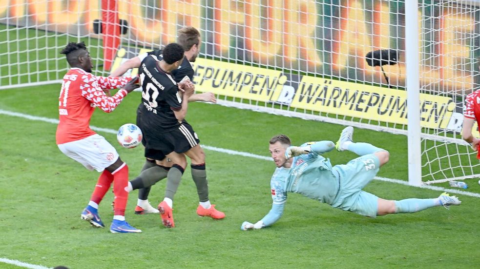 Hatte mit einem Tor und einer Vorlage großen Anteil am Bayern-Sieg: Jamal Musiala (M). Foto: Torsten Silz
