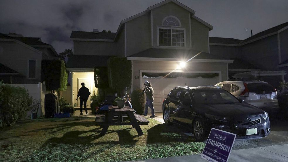 Die Ermittlungen begannen noch in der Nacht. Foto: Ethan Swope