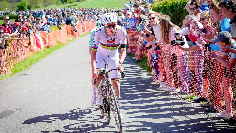 Nur Tadej Pogacar (vorne) konnte Paul Seixas bei Lüttich-Bastogne-Lüttich abhängen. Foto: Pool Bernard Papon