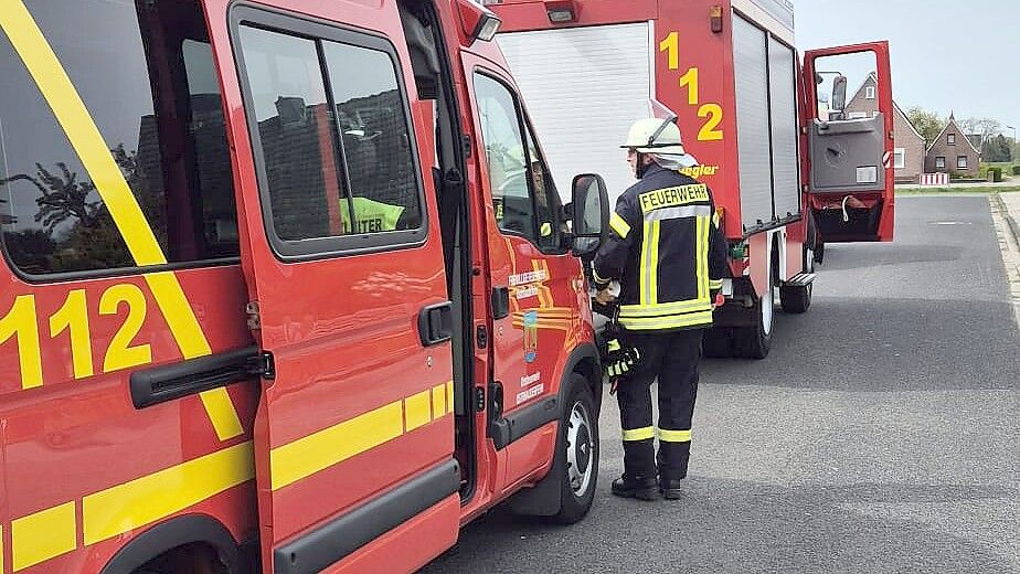 Die Ortsfeuerwehr Ostrhauderfehn rückte zur Bürgermeister-Heyer-Straße aus. Foto: Sascha Block/Feuerwehr Ostrhauderfehn