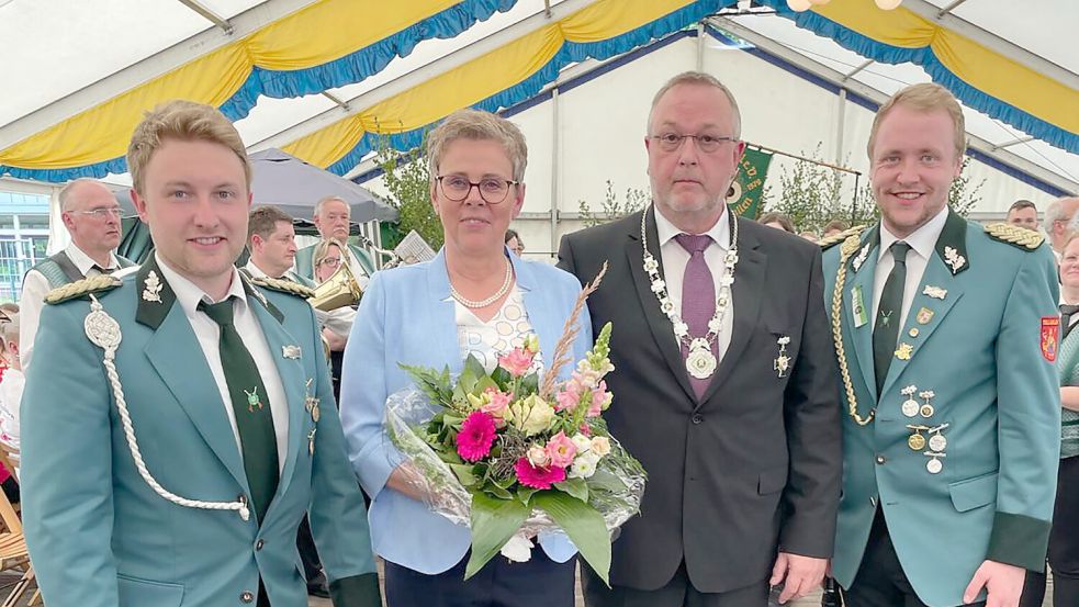 Die dreijährige Amtszeit des Kaiserpaares Hans Deeken und Elke Schult (Mitte) endet am 9. Mai 2026. Foto: Schützenverein/Archiv